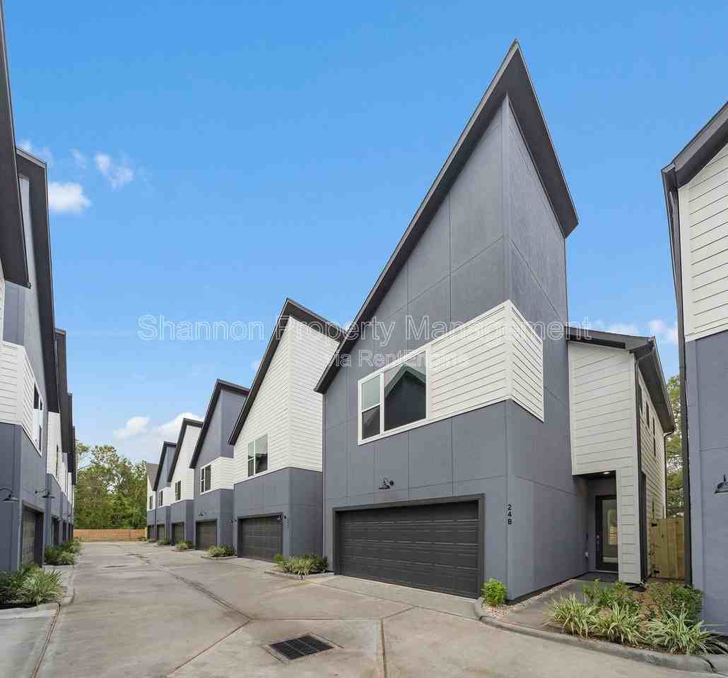 28 Bucan St #B - Photo 2 of 38