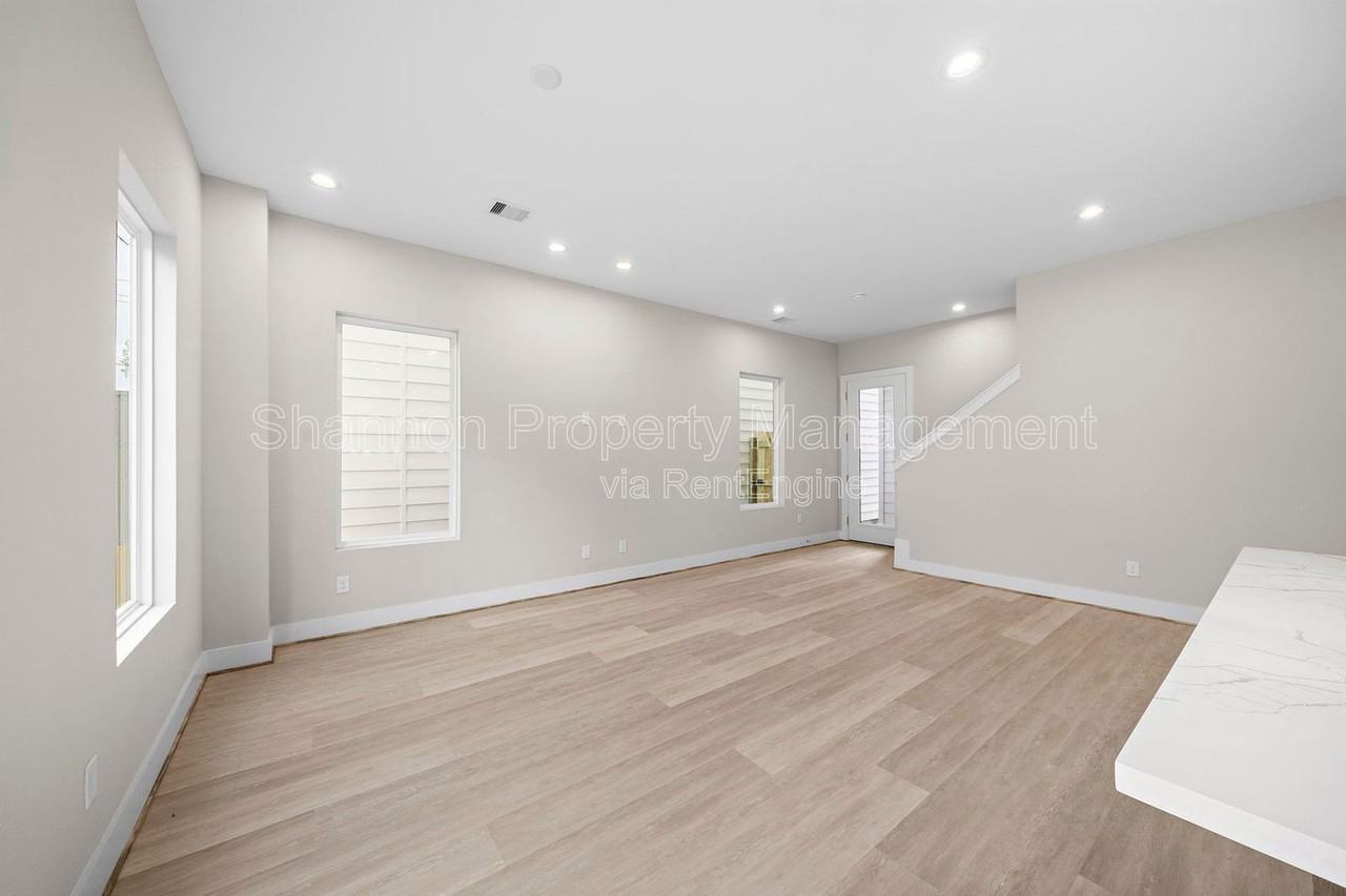 28 Bucan St #B - Photo 7 of 38