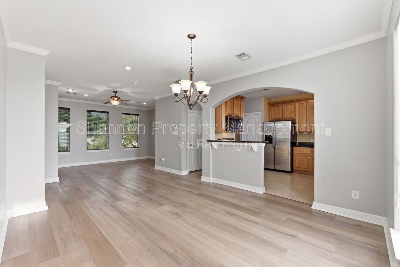 408 Eichwurzel Ln #D - Photo 7 of 33