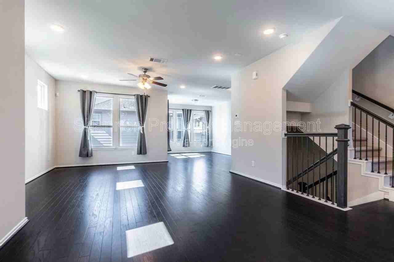 3108 Roseland Terrace Ln - Photo 3 of 12