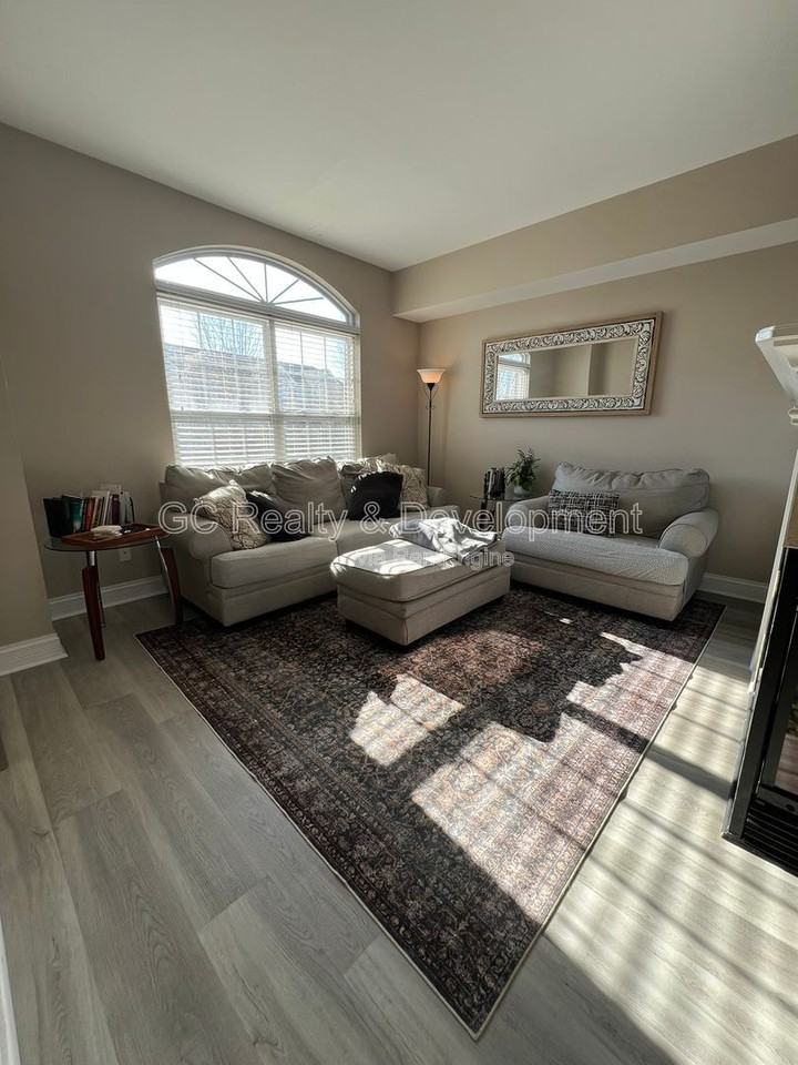 112 Lakeshore Dr - Photo 2 of 20