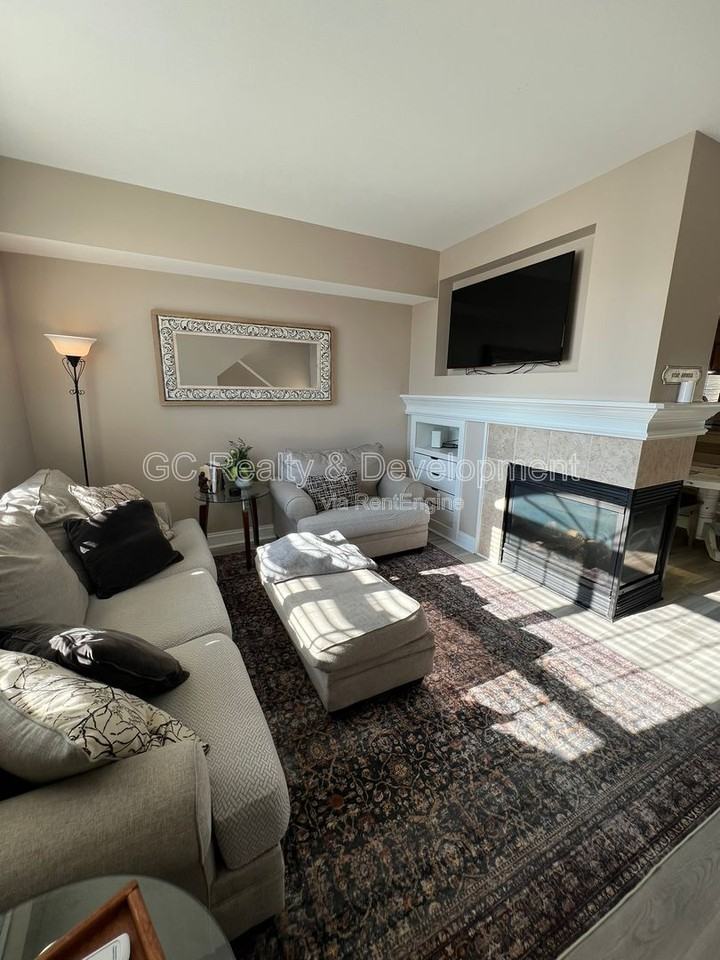 112 Lakeshore Dr - Photo 3 of 20