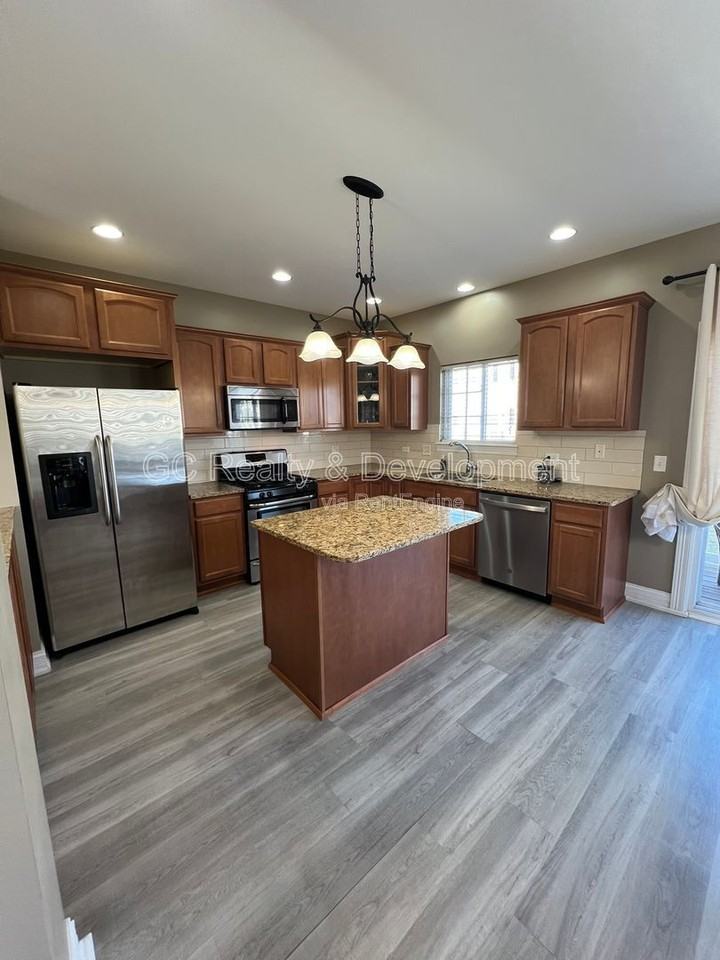 112 Lakeshore Dr - Photo 5 of 20