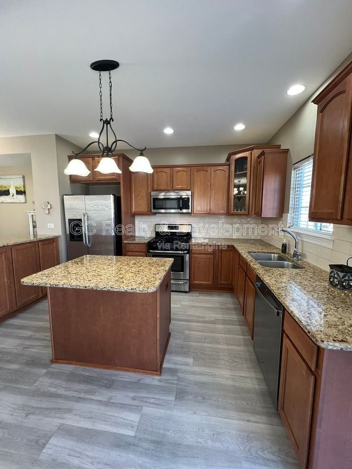 112 Lakeshore Dr - Photo 6 of 20