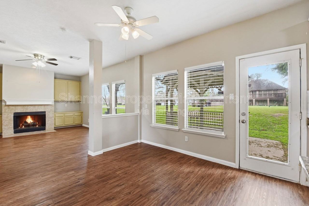 3327 Shady Glen Ln - Photo 4 of 25