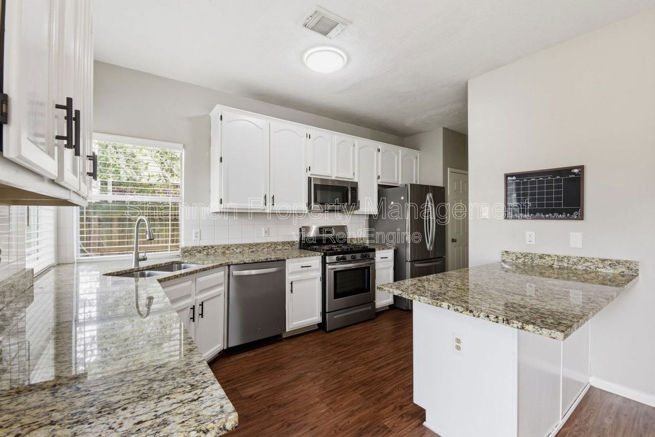 3327 Shady Glen Ln - Photo 6 of 25