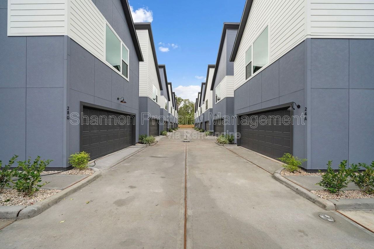 24 Bucan St #F - Photo 5 of 38