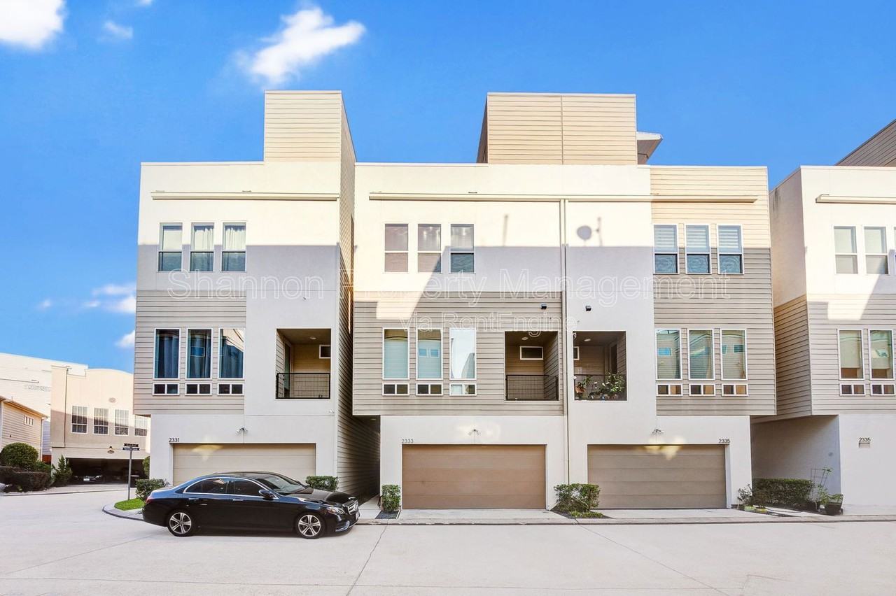 2333 Sperber Ln - Photo 3 of 25