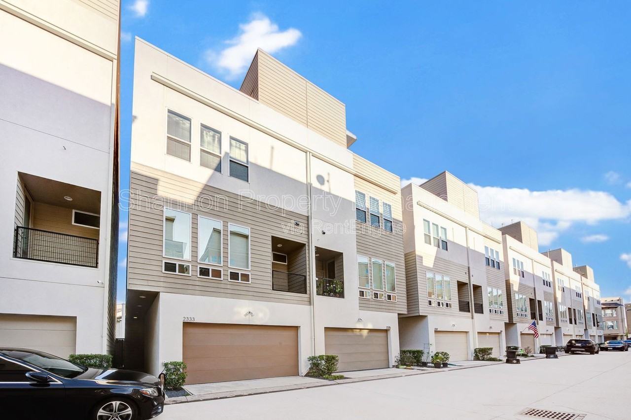 2333 Sperber Ln - Photo 4 of 25