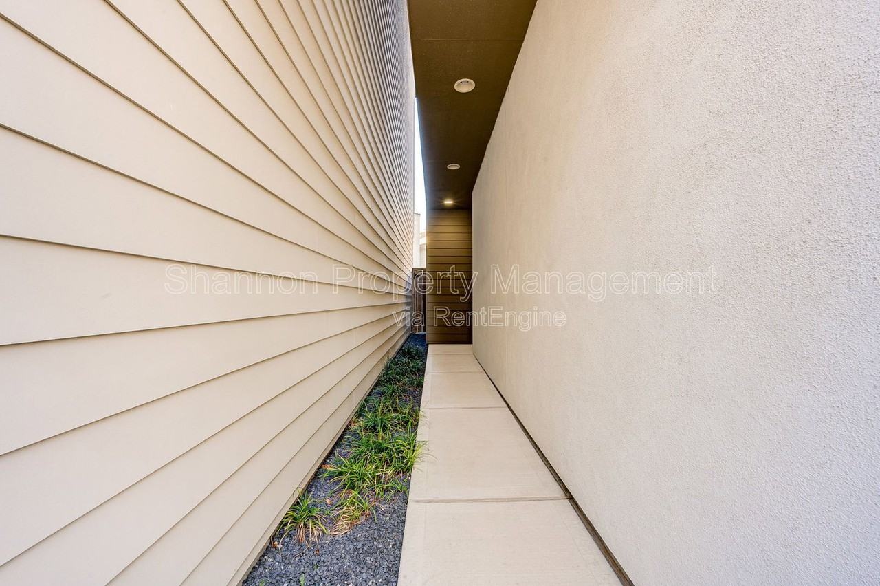 2333 Sperber Ln - Photo 5 of 25