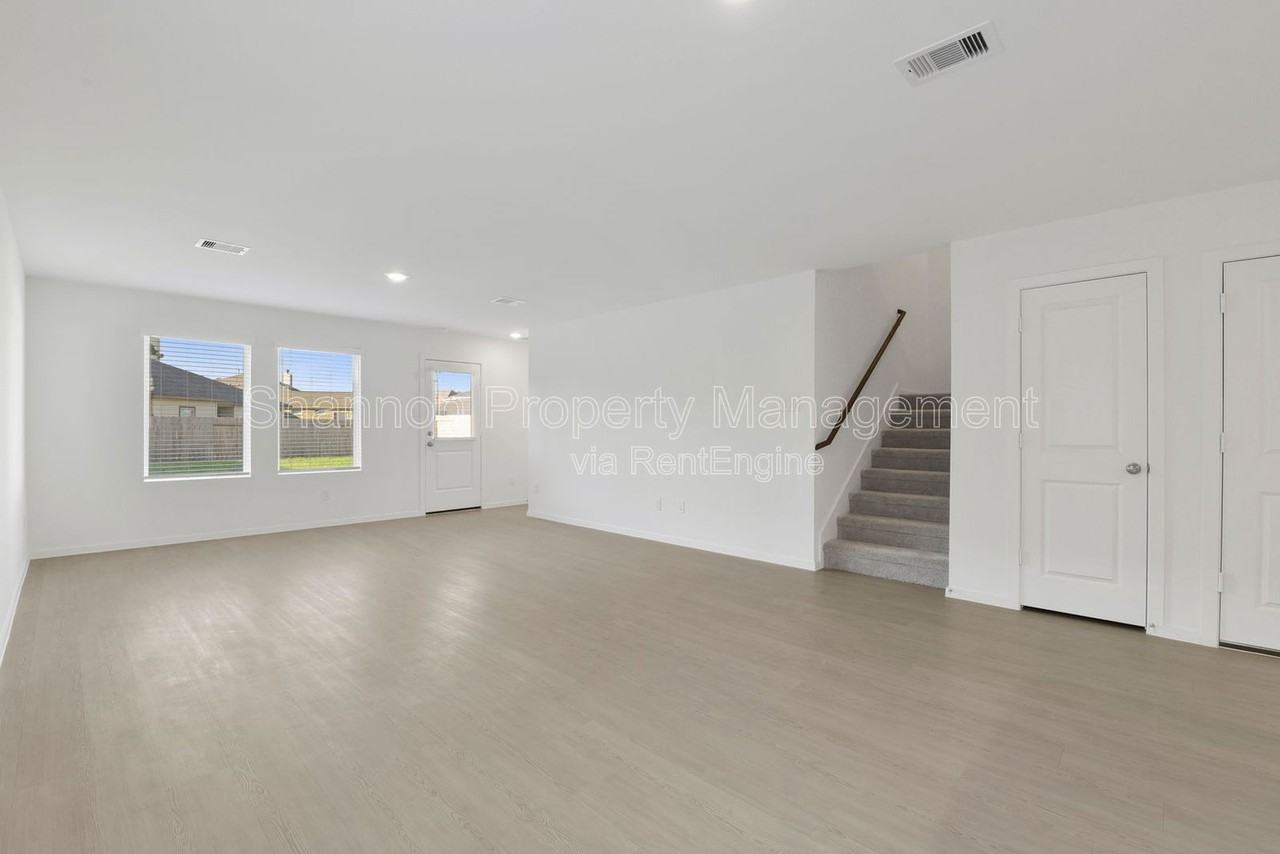 253 Douglas Hills Dr - Photo 5 of 16