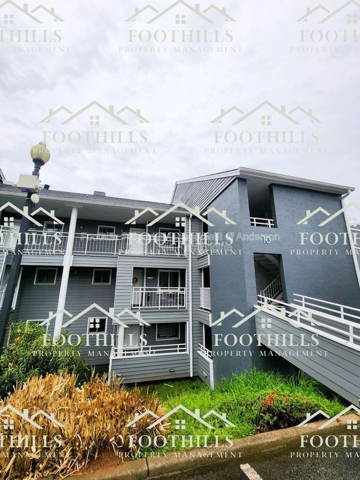 1011 Northlake Dr - Photo 2 of 15