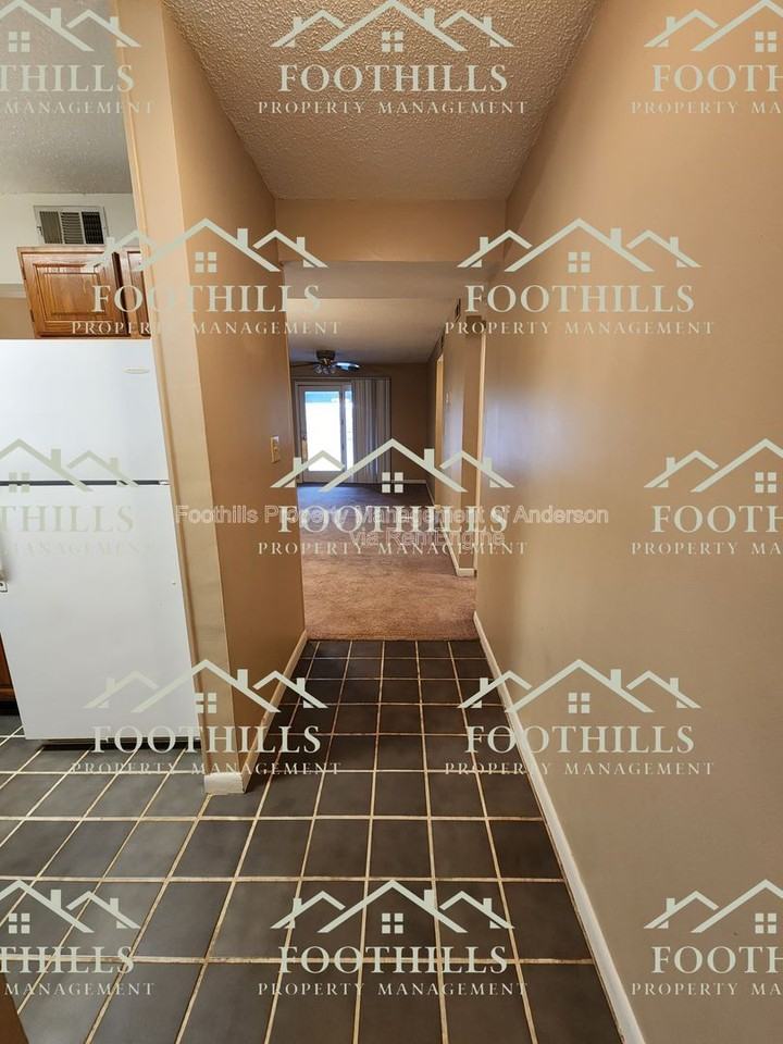 1011 Northlake Dr - Photo 5 of 15