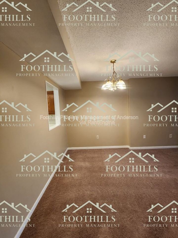 1011 Northlake Dr - Photo 6 of 15