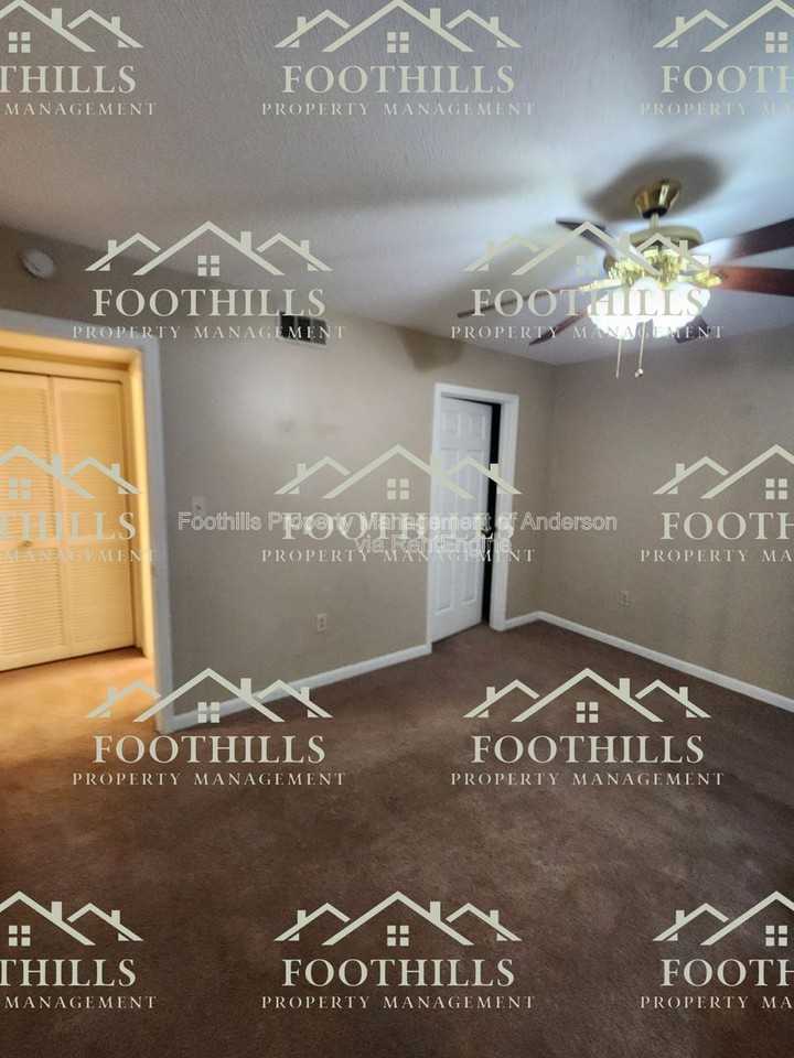 1011 Northlake Dr - Photo 7 of 15