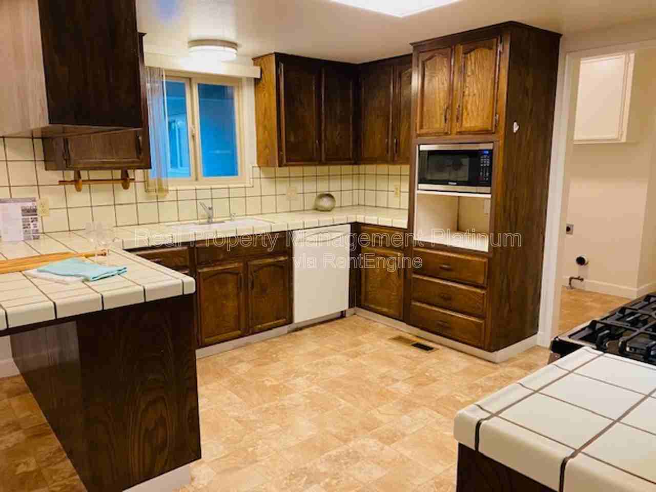 1055 W Fremont Ave - Photo 3 of 27