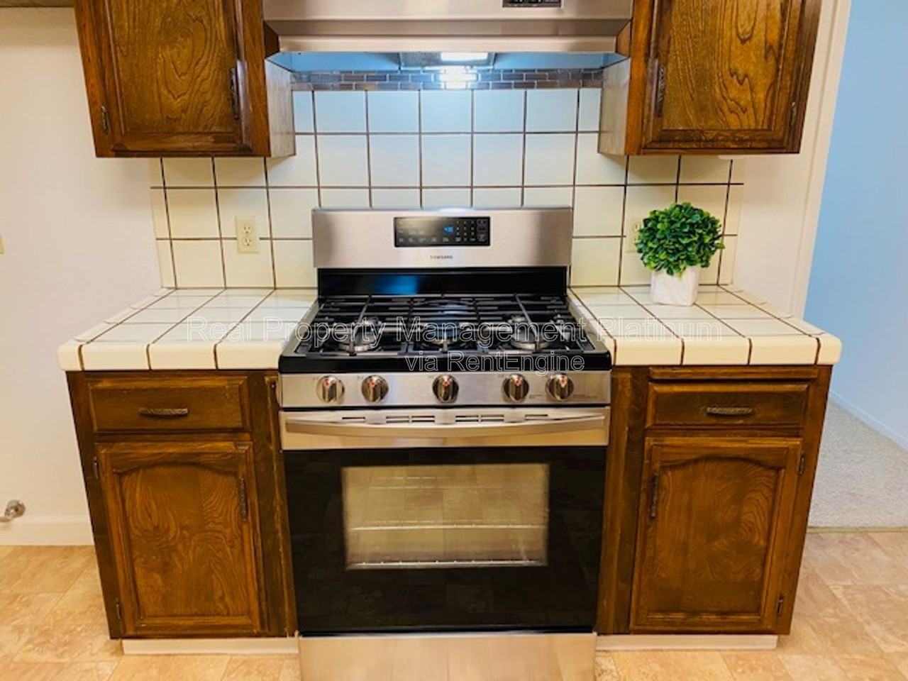 1055 W Fremont Ave - Photo 4 of 27