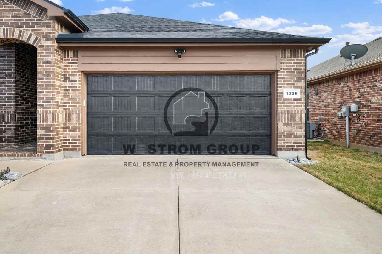 1036 Cushing Dr - Photo 4 of 35