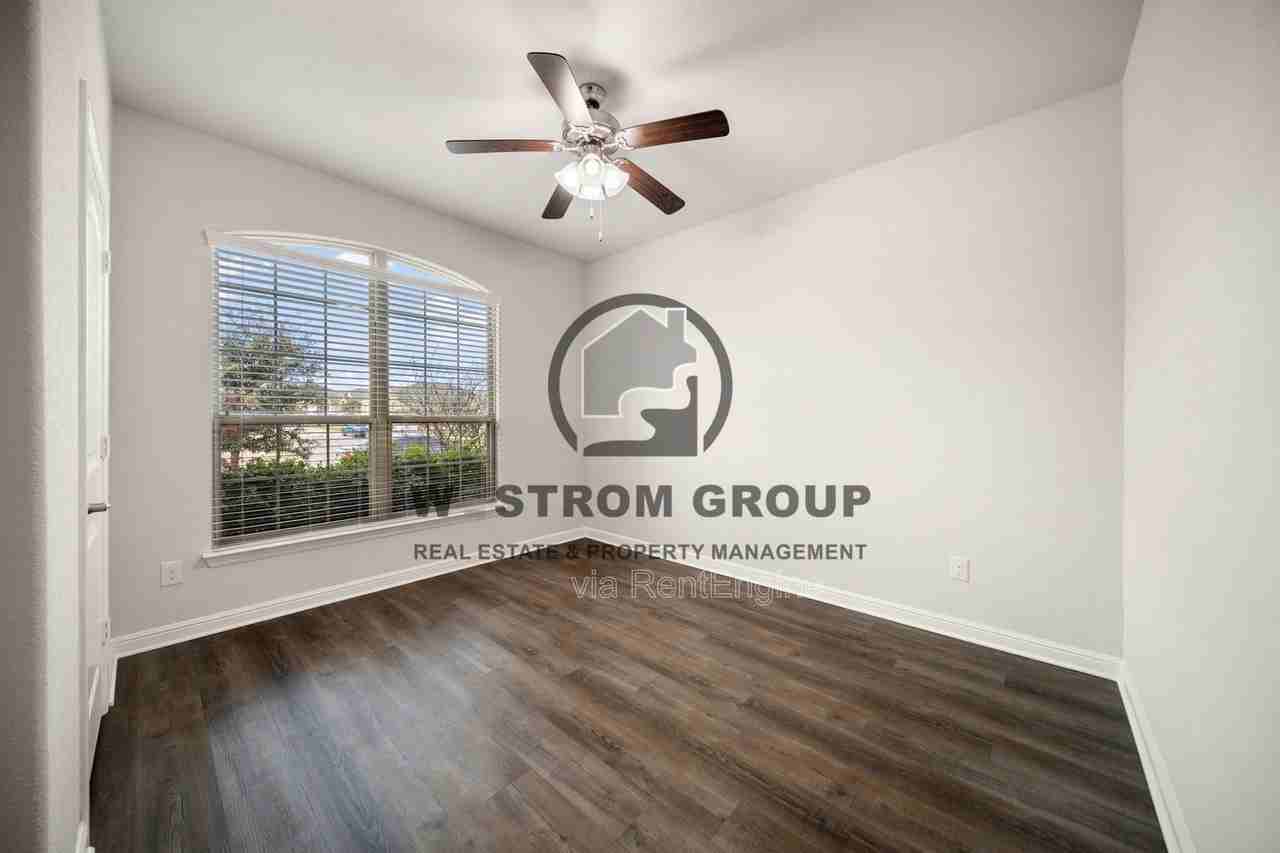 1036 Cushing Dr - Photo 7 of 35