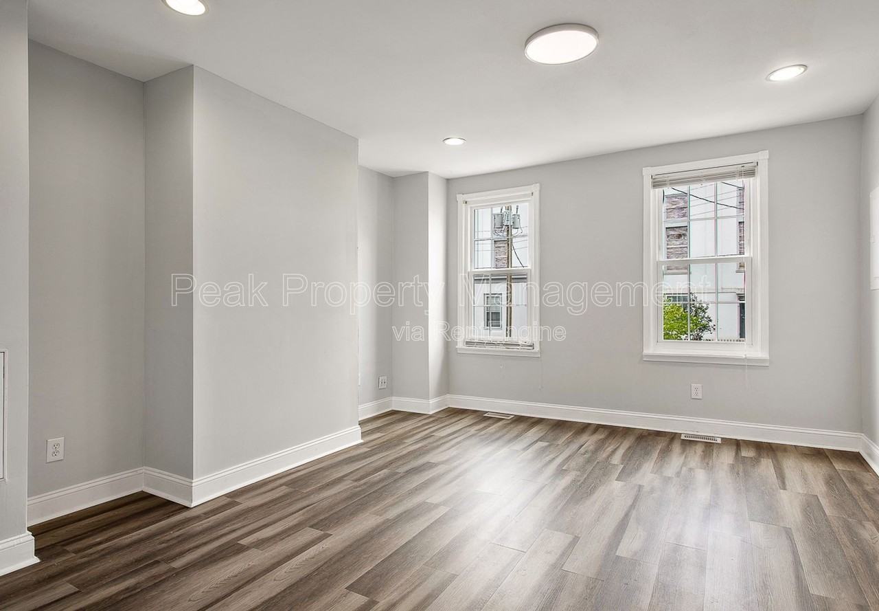 2504 E Leigh St - Photo 6 of 20