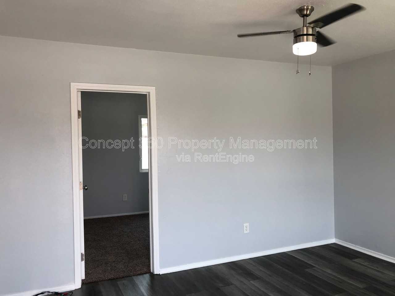 1910 E 59th St - Photo 4 of 36