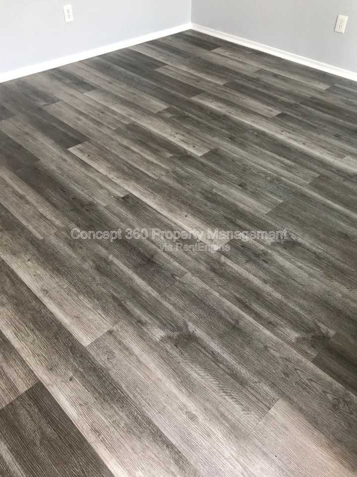 1910 E 59th St - Photo 6 of 36