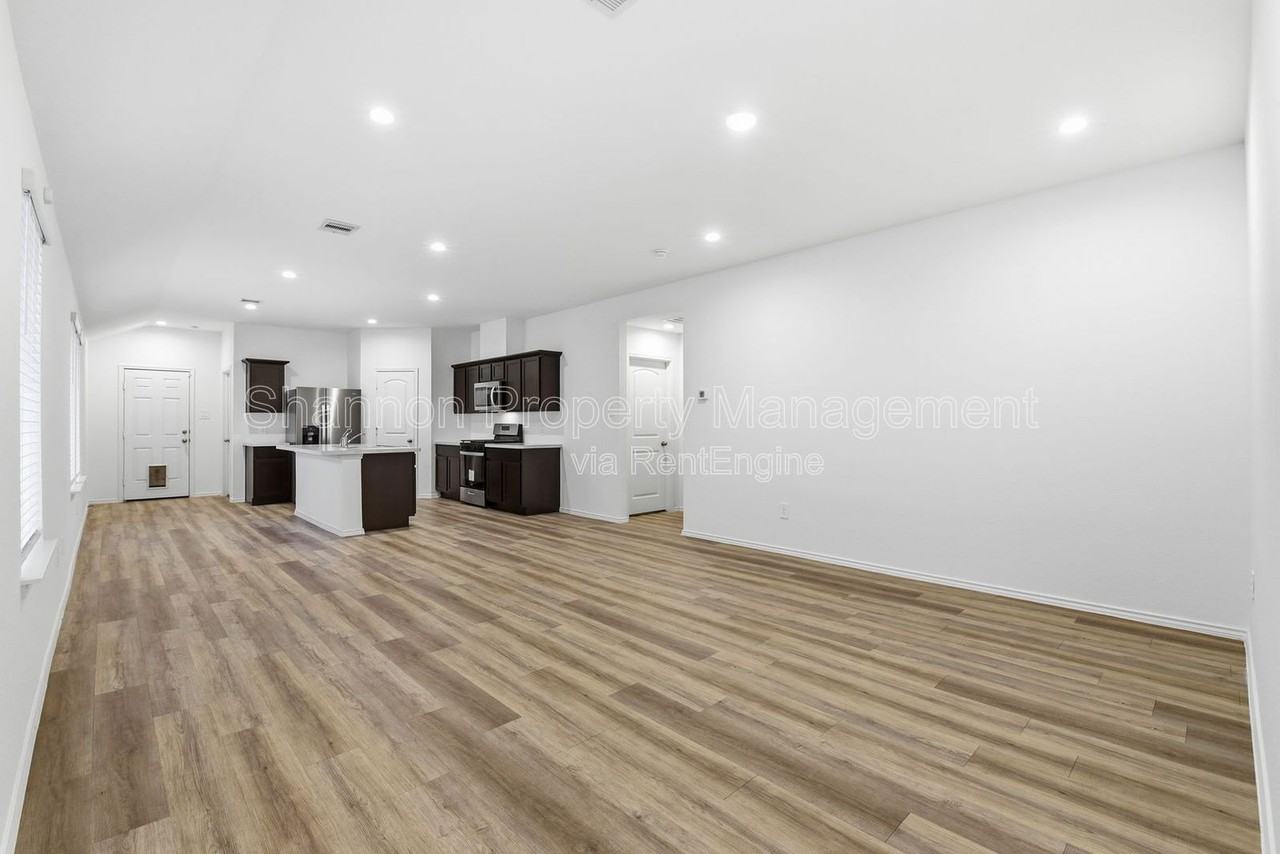 1834 Legacy Hills Dr - Photo 5 of 31