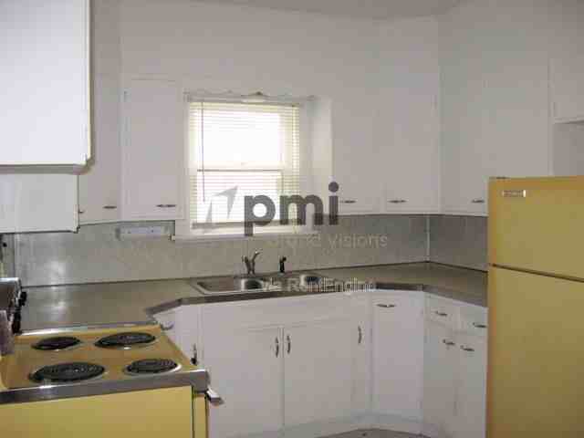 875 W Waggoner St - Photo 2 of 8