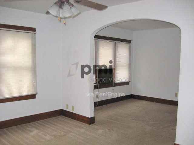 875 W Waggoner St - Photo 3 of 8