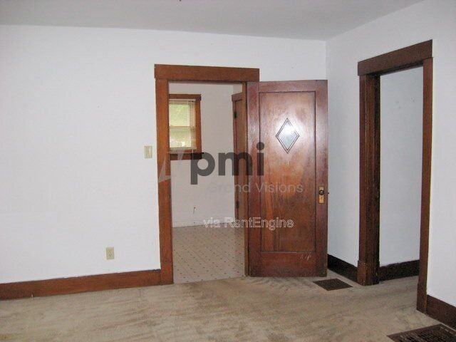 875 W Waggoner St - Photo 7 of 8