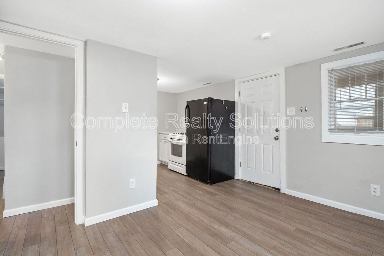 222 W Felton Ave - Photo 3 of 20