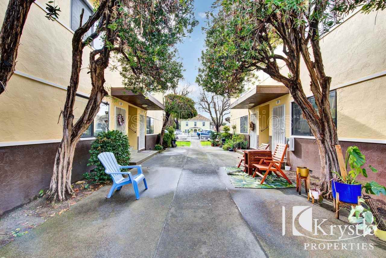 133 W F St - Photo 2 of 10