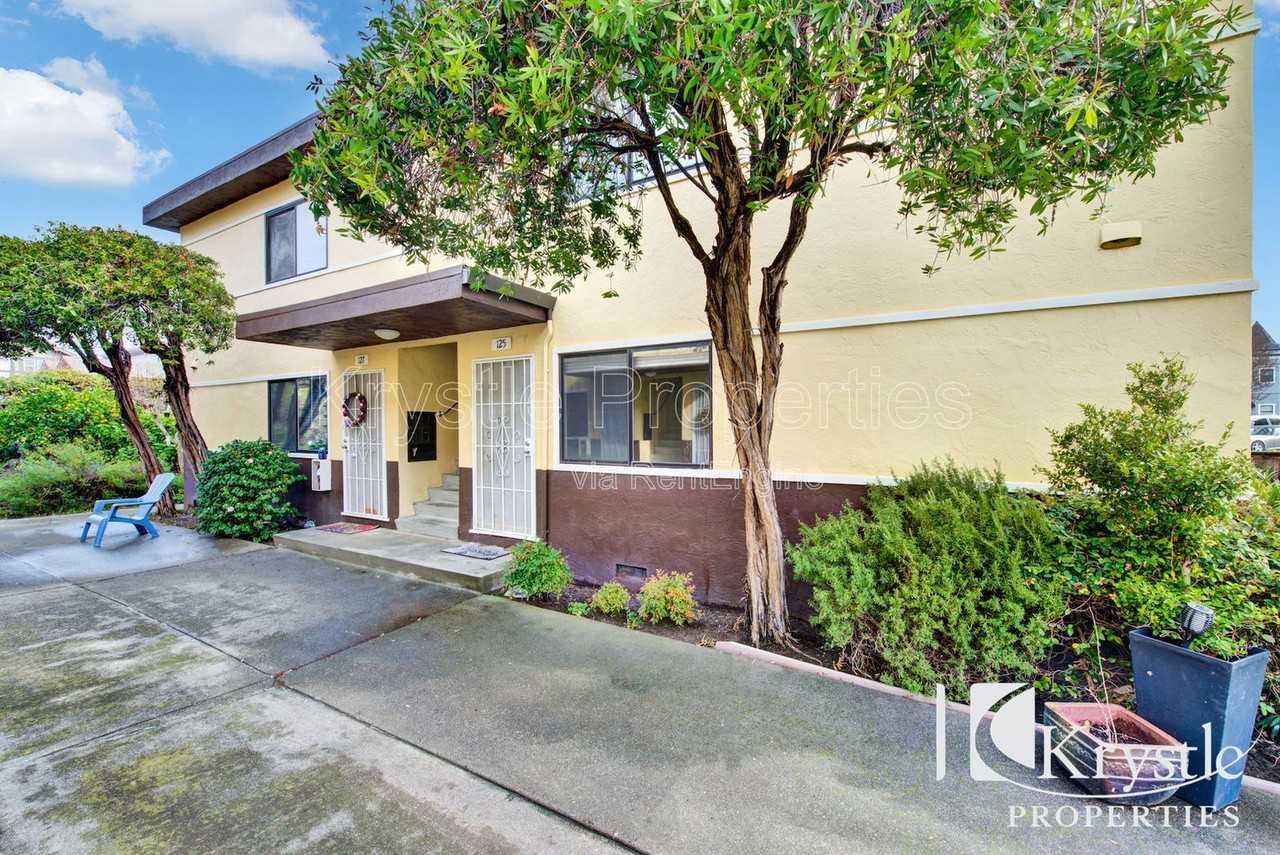 129 W F St - Photo 2 of 10