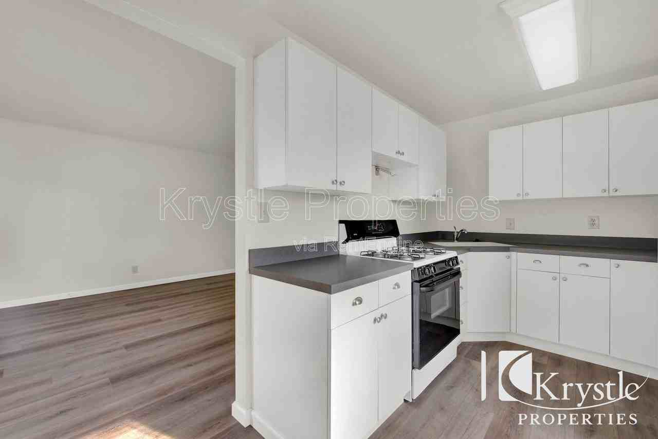 129 W F St - Photo 7 of 10