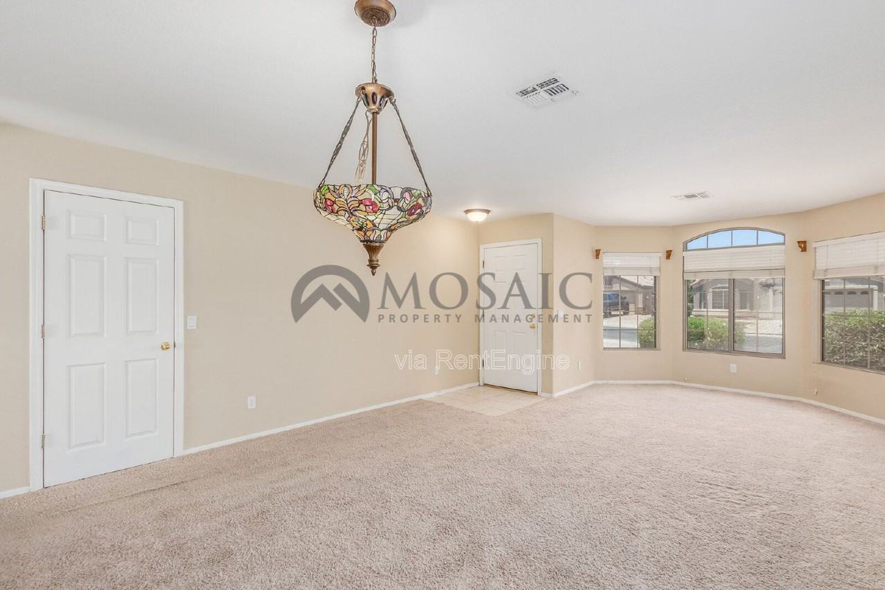 15535 W Mauna Loa Ln - Photo 6 of 23