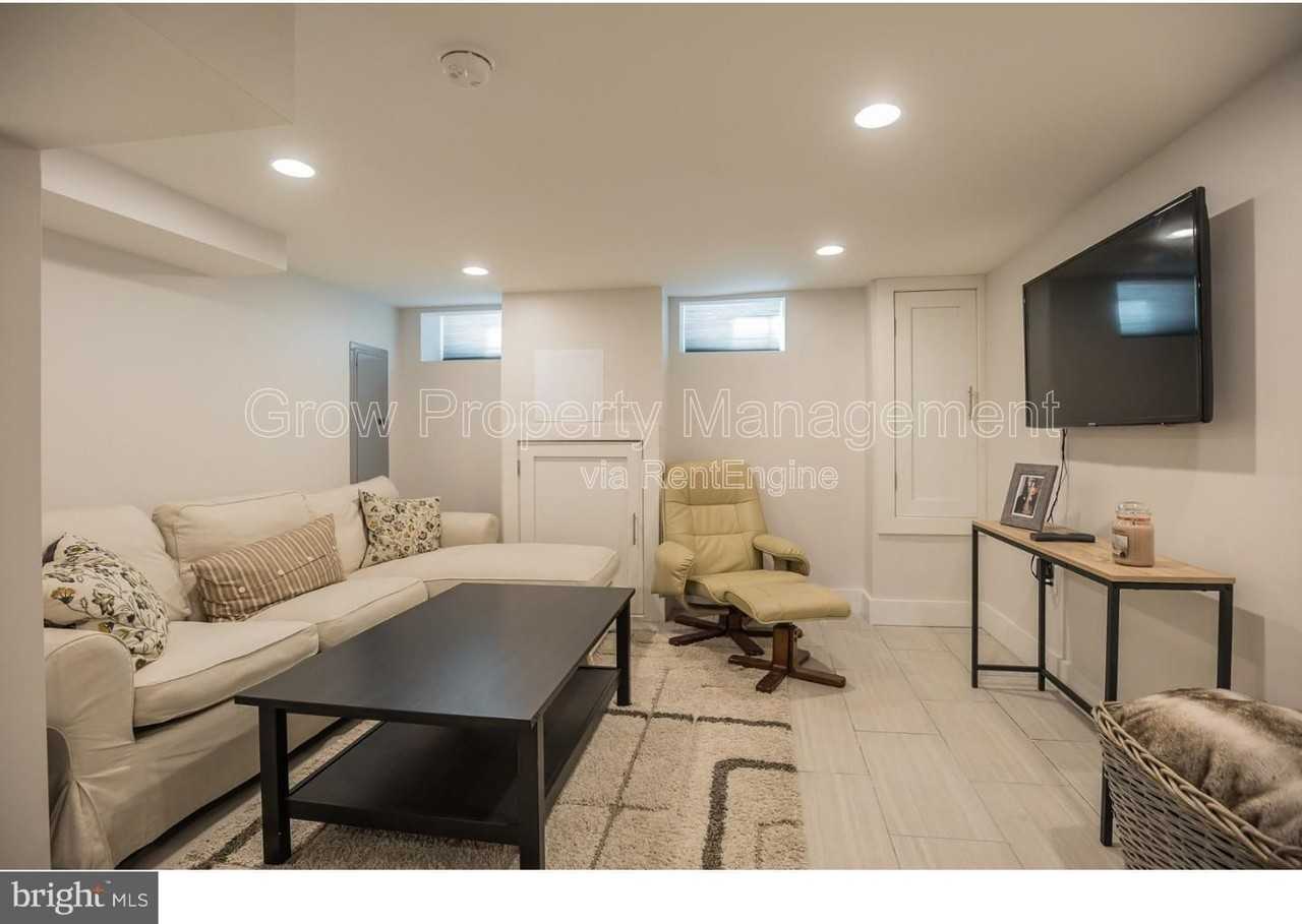 533 Manton St - Photo 3 of 25