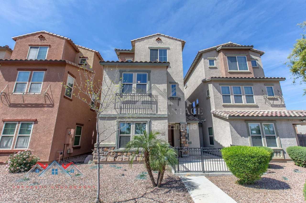 2218 N 77th Dr - Photo 2 of 43