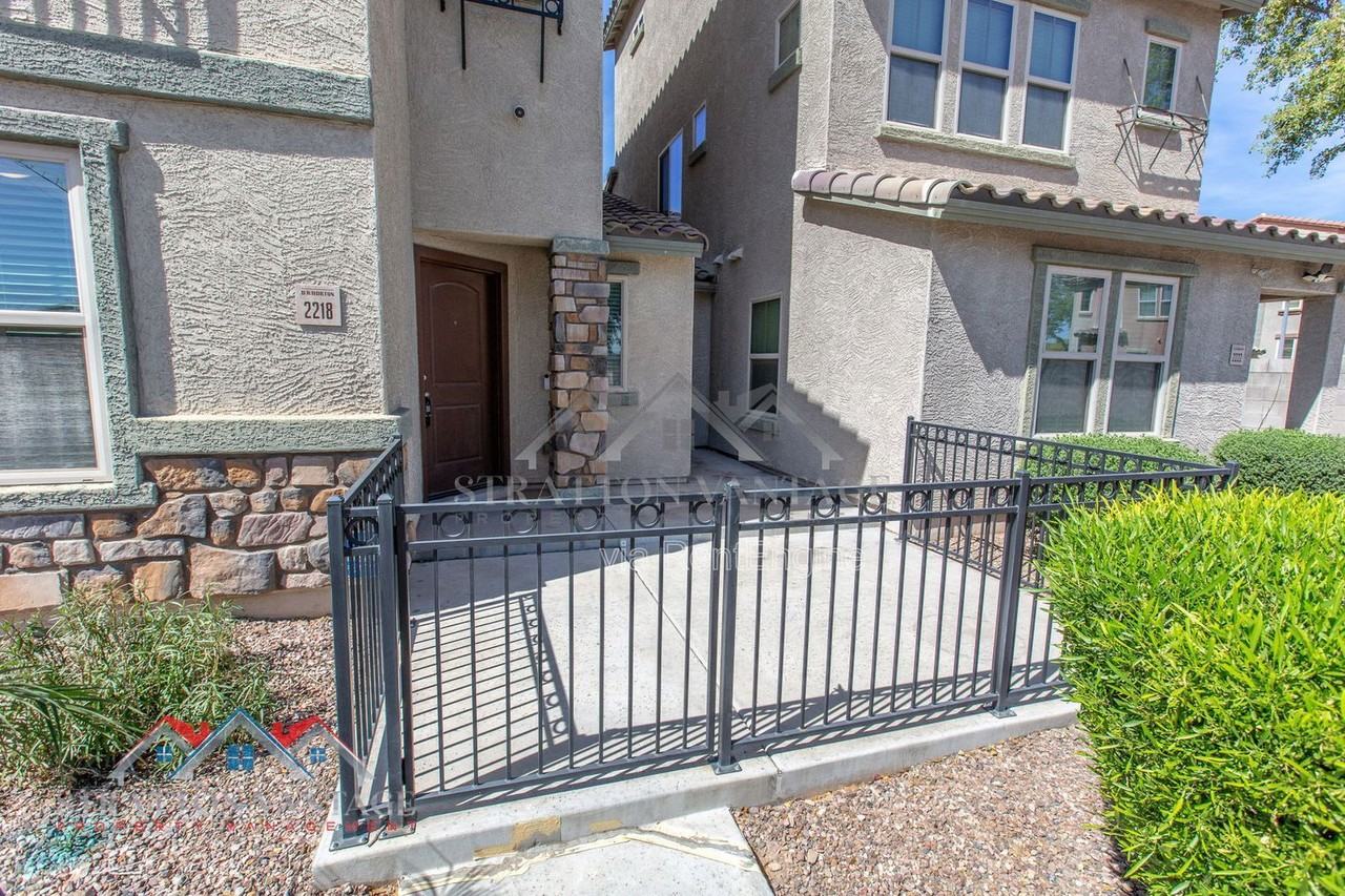 2218 N 77th Dr - Photo 5 of 43