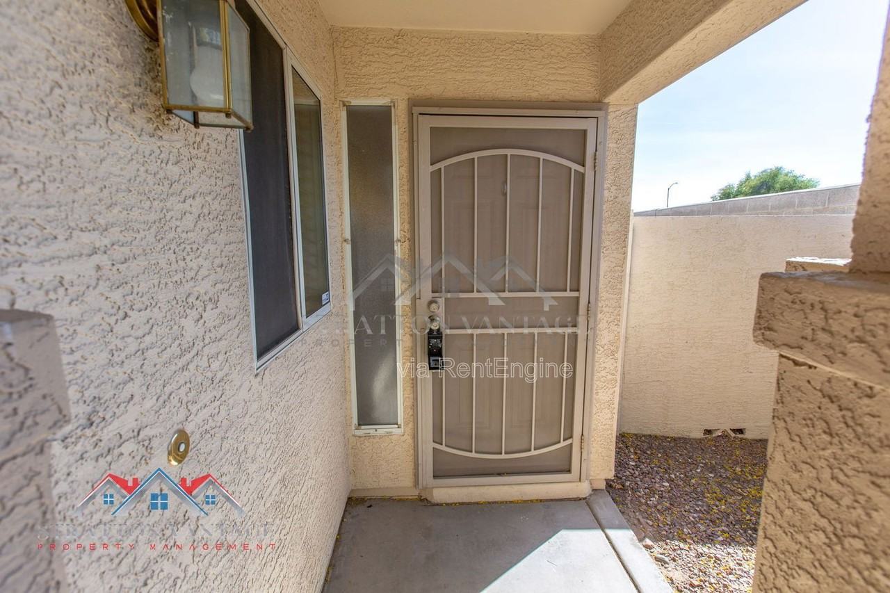 8039 W Alex Ave - Photo 5 of 38