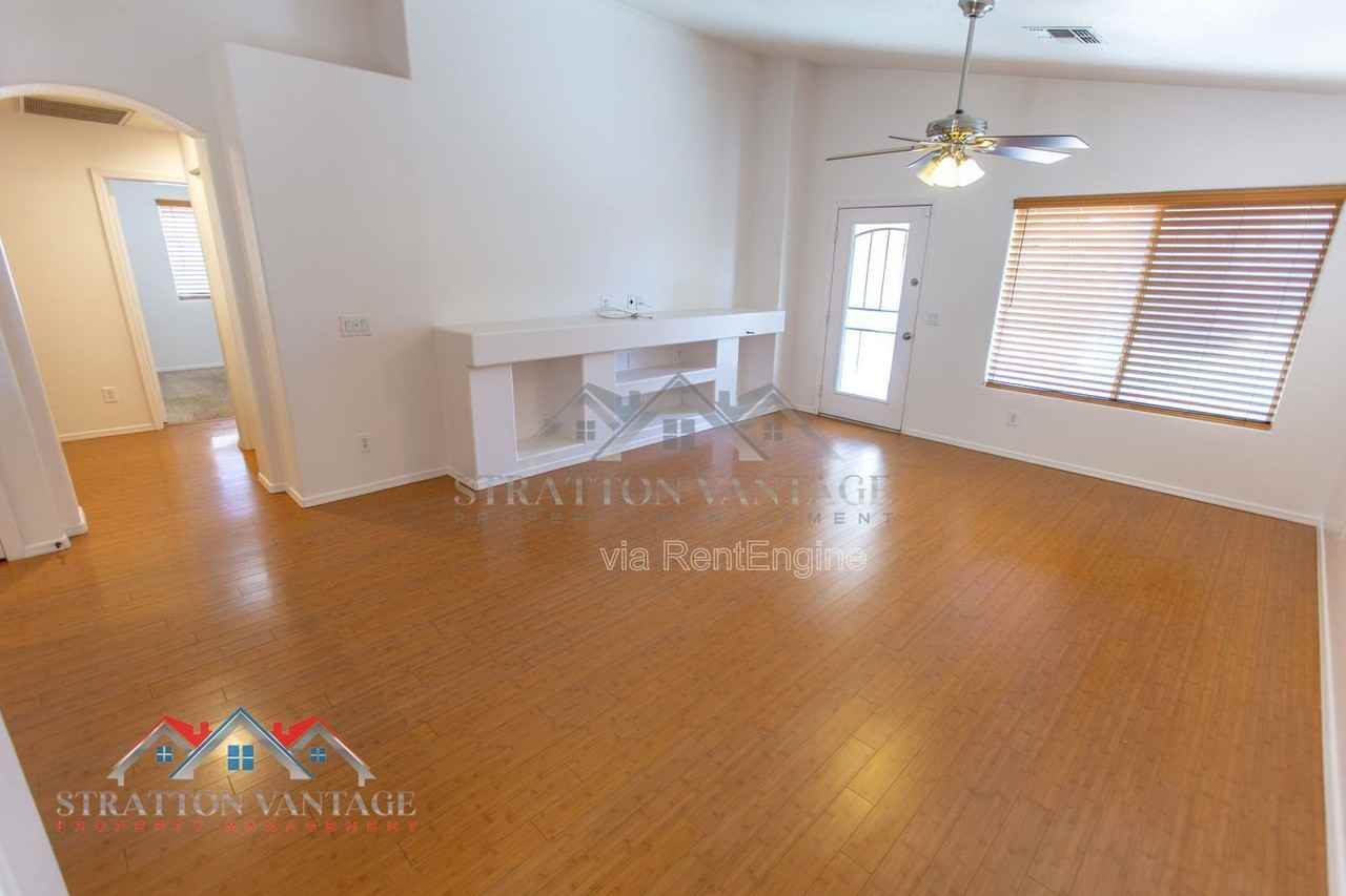 8039 W Alex Ave - Photo 6 of 38
