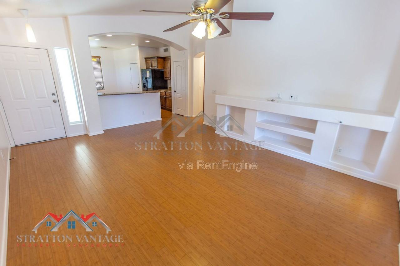 8039 W Alex Ave - Photo 7 of 38