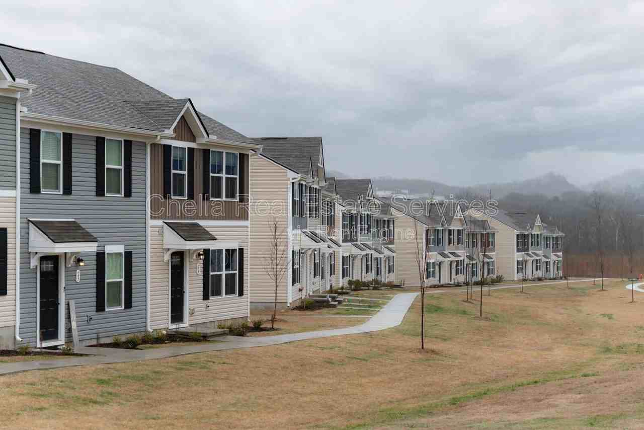 2935 Winterberry Dr - Photo 2 of 35