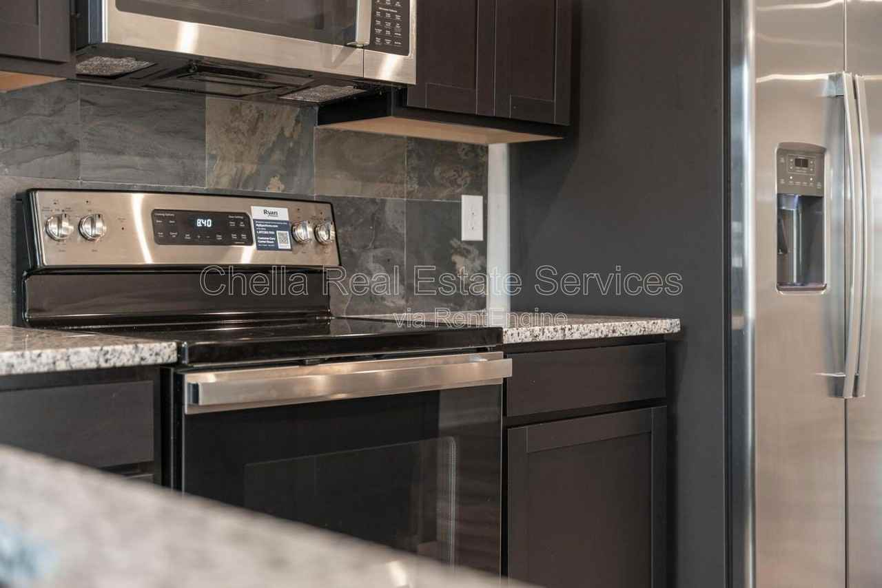 2935 Winterberry Dr - Photo 7 of 35