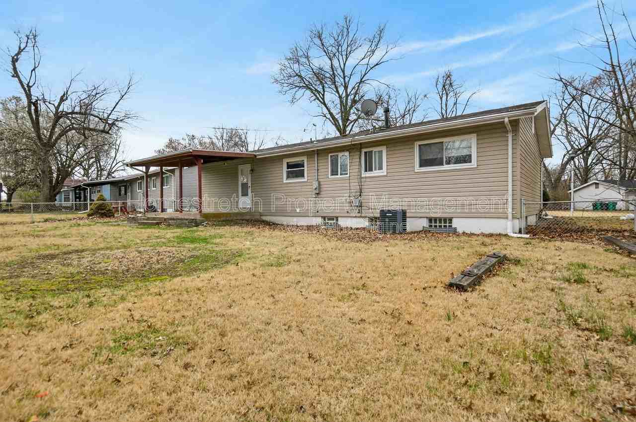 10412 Gardo Ct - Photo 5 of 32