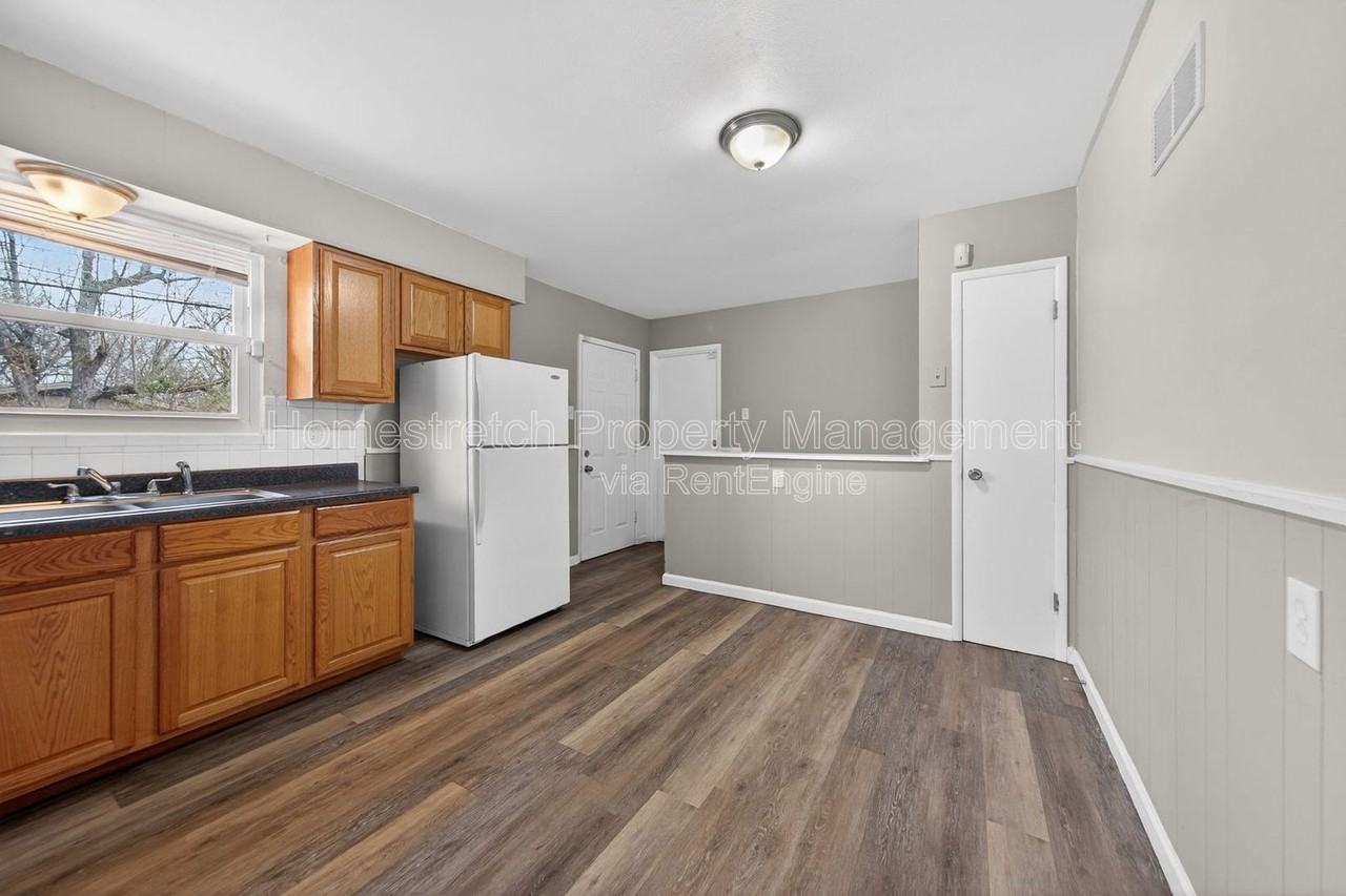 10412 Gardo Ct - Photo 6 of 32