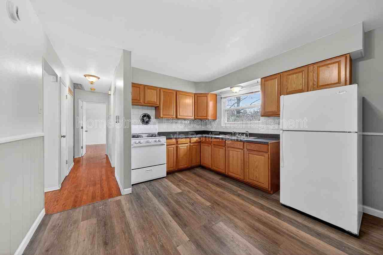 10412 Gardo Ct - Photo 7 of 32