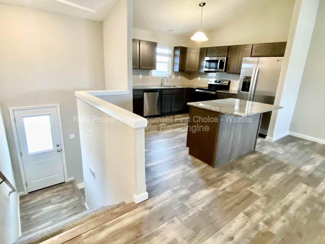 5321 N Toben Ct - Photo 5 of 10