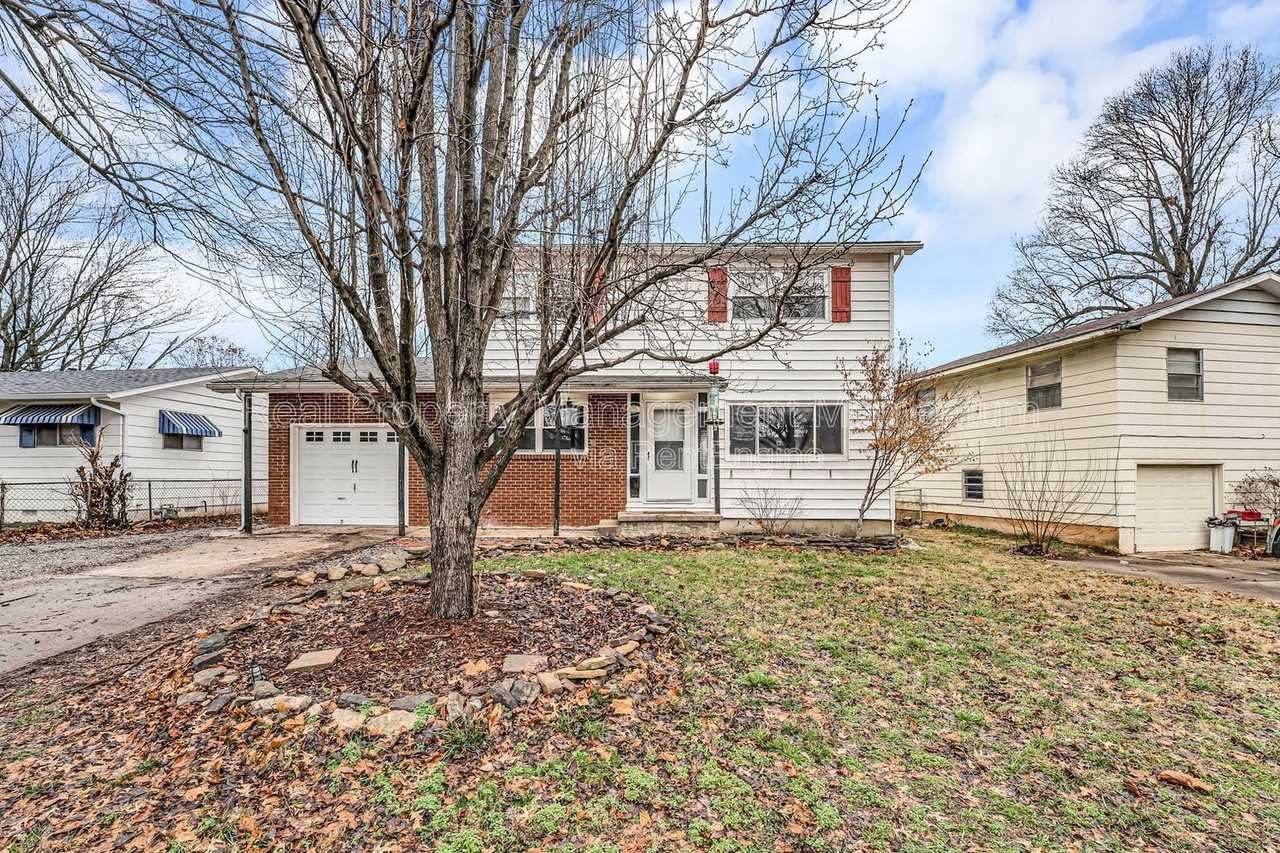 603 E Greenwood St - Photo 2 of 34