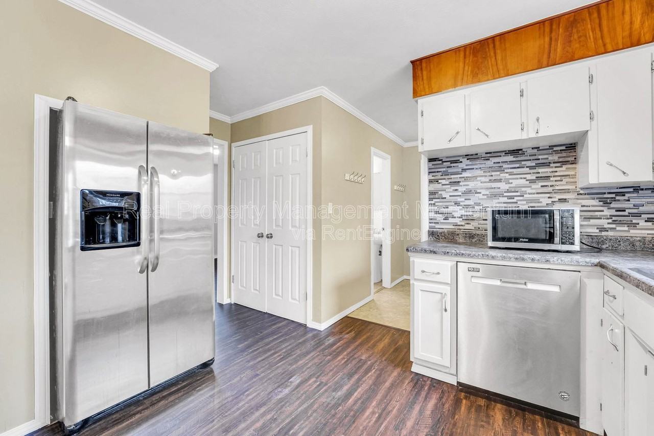 603 E Greenwood St - Photo 4 of 34