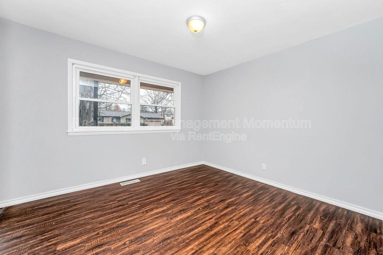 603 E Greenwood St - Photo 5 of 34